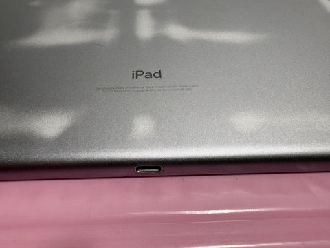 Apple iPad Pro 12.9" 2732x2048 A1670 A10X 4GB 64GB SSD Space Gray Grade C